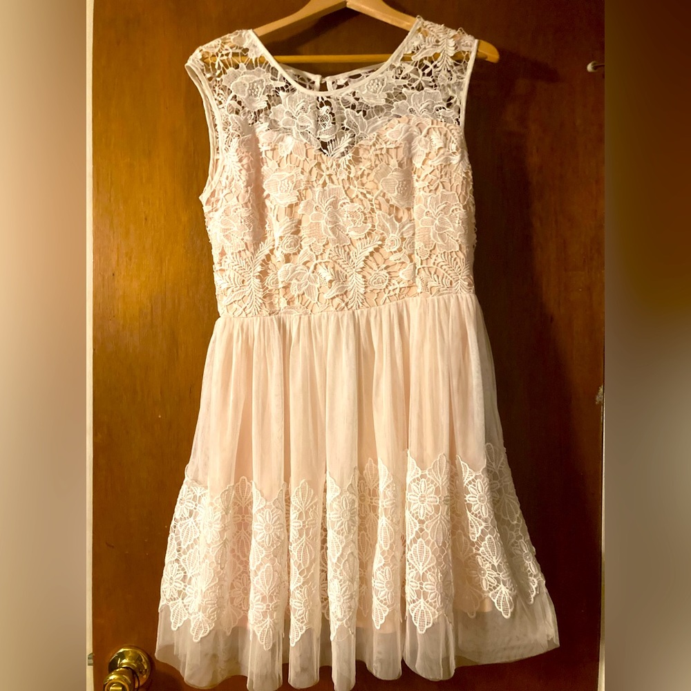Soieblu Tulle Midi Dress Beige Lace Overlay size L Large Nude Ivory